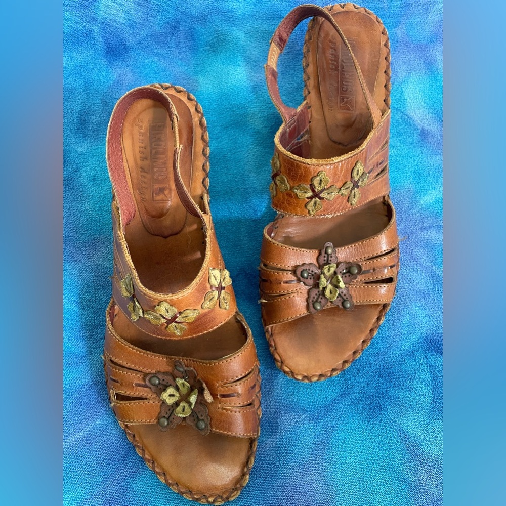 Pikolknos Brandy Sandals with detail